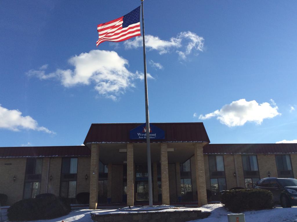Westmont Inn & Suites Omaha Exterior photo