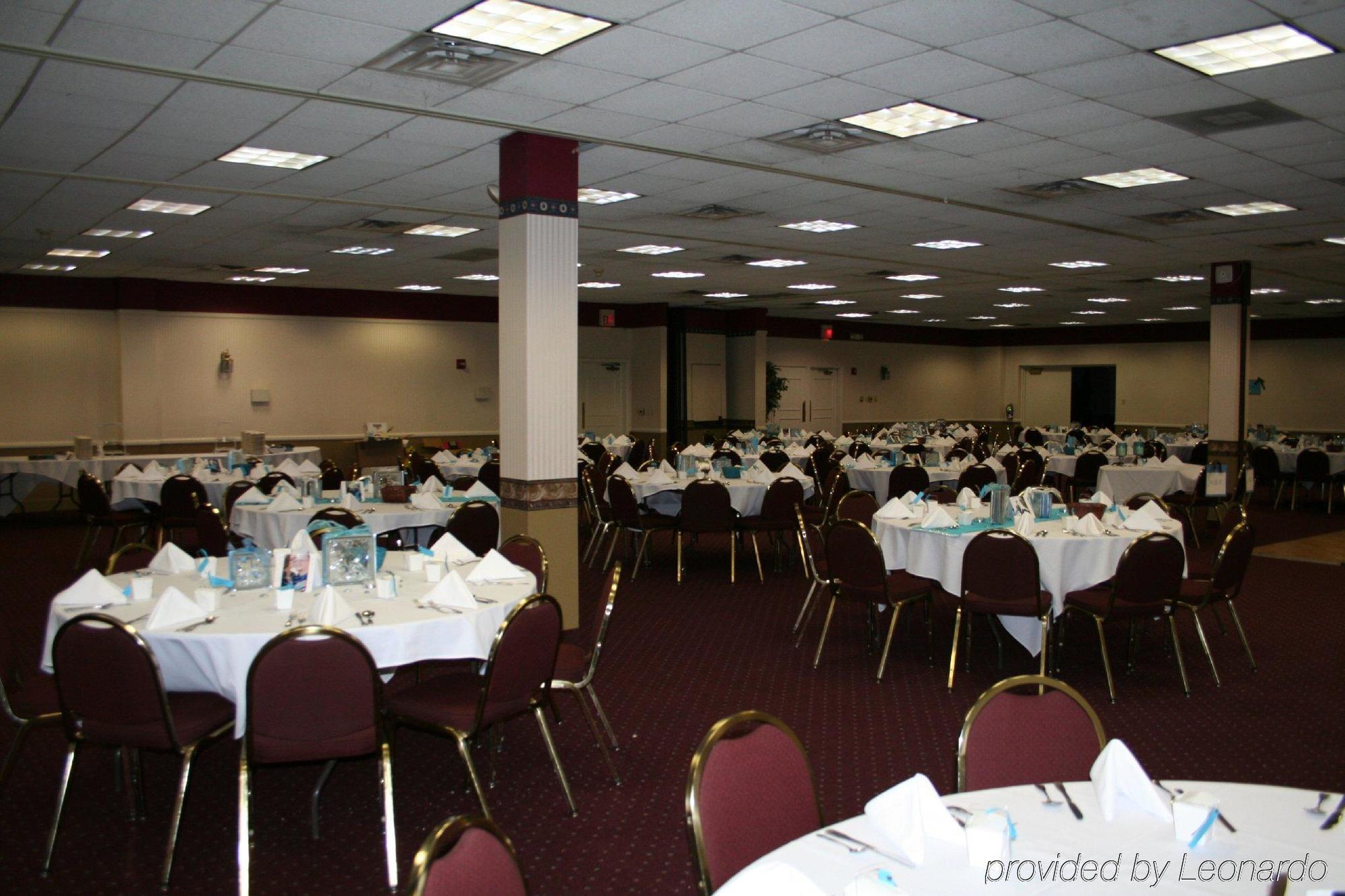 Westmont Inn & Suites Omaha Restaurant photo